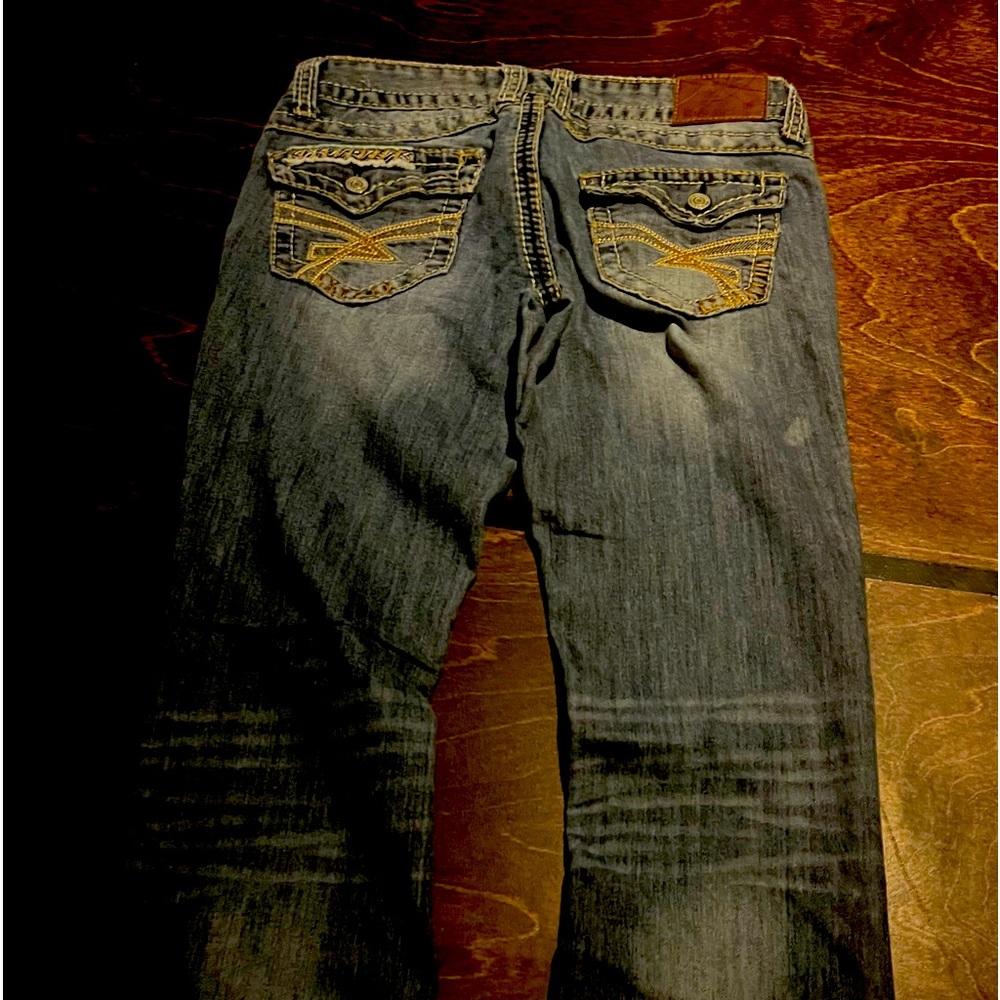 AMETHYST jeans. They are soooooo cute on.